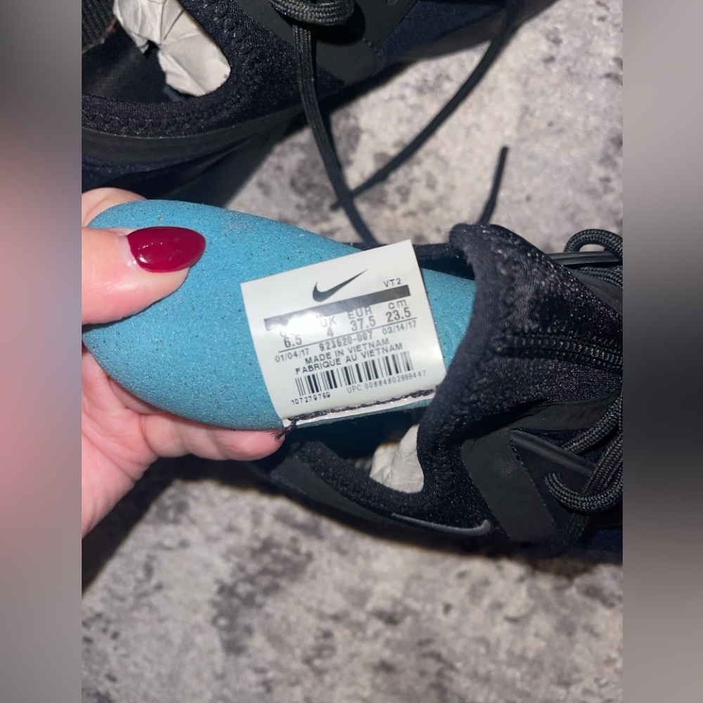 Nike - Picture 6 of 6